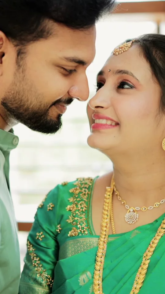 Maternity couple portrait reel in green silk saree