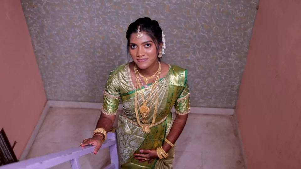 Bride portrait in silk saree, Valliyur photographer